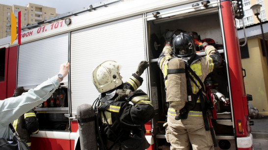 Воронежцев предупредили о скоплении пожарных машин у отеля в Коминтерновском районе