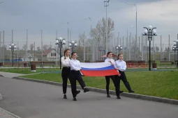 Школы Воронежской области начали новую учебную неделю с поднятия российского флага