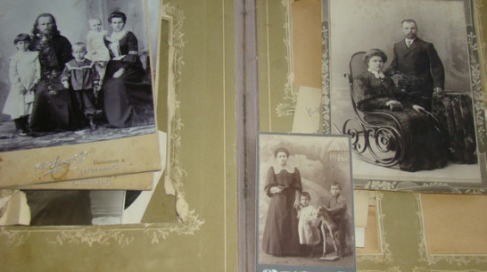 В Новохоперске  на  чердаке  старого  дома  нашли  старинный альбом с  фотографиями