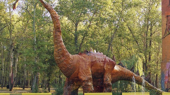 В Лисках подожгли динозавра