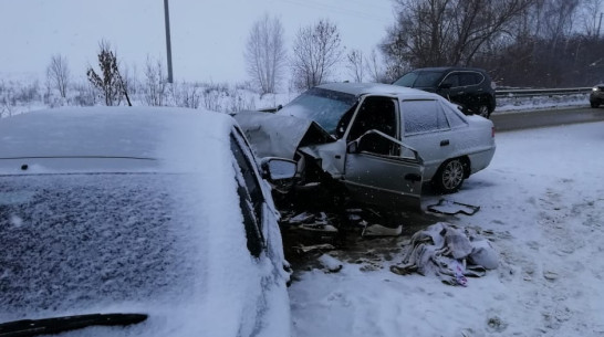 На трассе Курск – Воронеж в ДТП с Renault и ВАЗом пострадал 39-летний белгородец