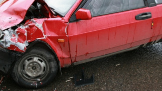 В Воронежской области автоледи вылетела в кювет: пострадали дети 4 и 8 лет