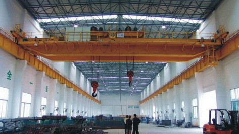 На воронежском заводе разбилась машинист мостового крана 