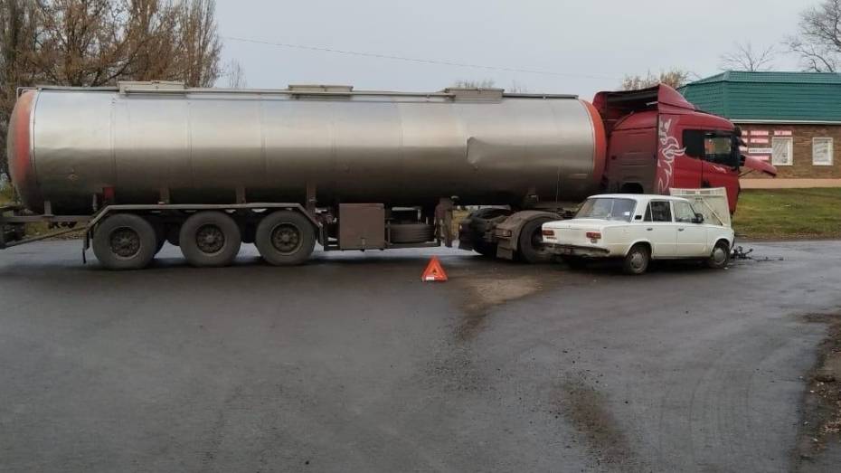 В Воронежской области автоцистерна Scania врезалась в ВАЗ: пострадал ребенок