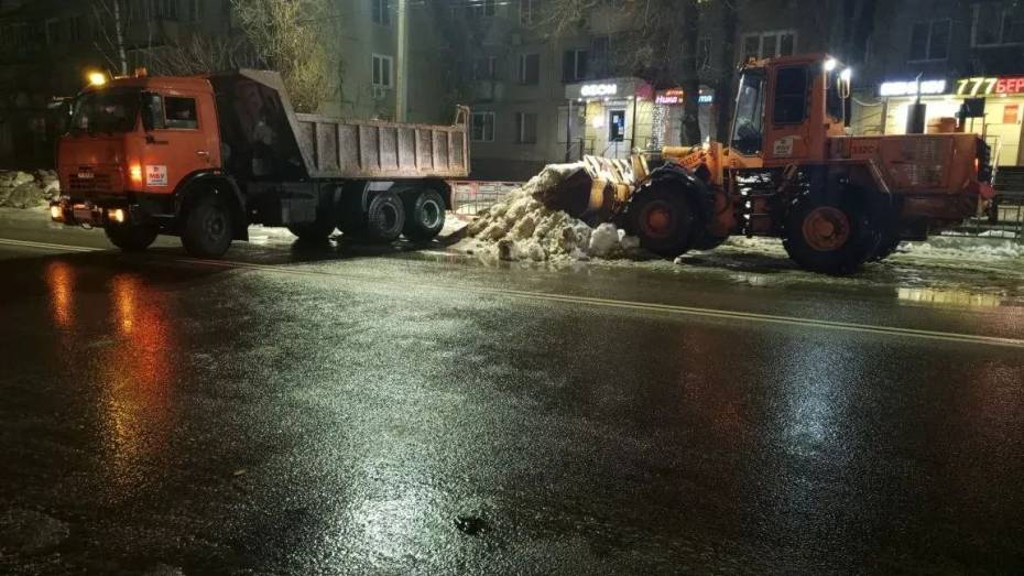 Из Воронежа в ночь на 15 февраля вывезли более 5 тыс кубометров снега