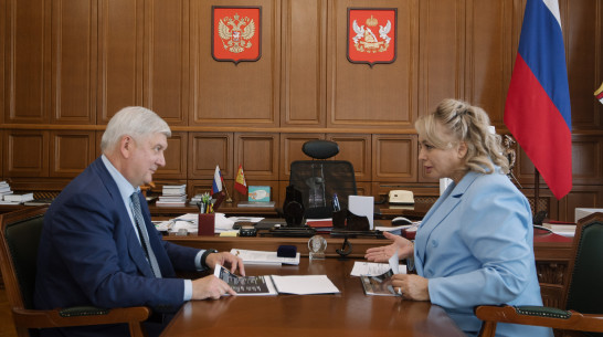 Губернатор Александр Гусев поздравил коллектив одного из воронежских банков с юбилеем