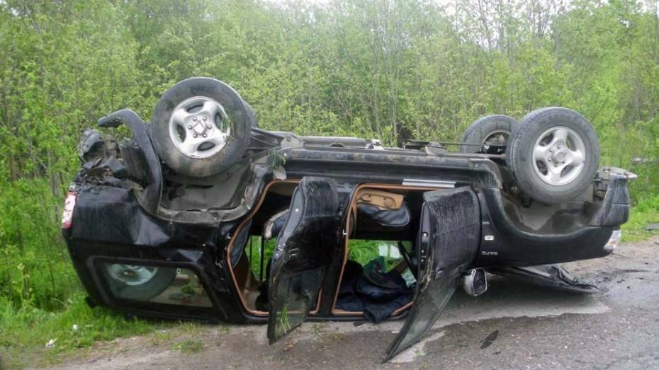 В Воронежской области при опрокидывании внедорожника погиб водитель