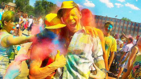 Семилукцы приняли участие в фестивале красок
