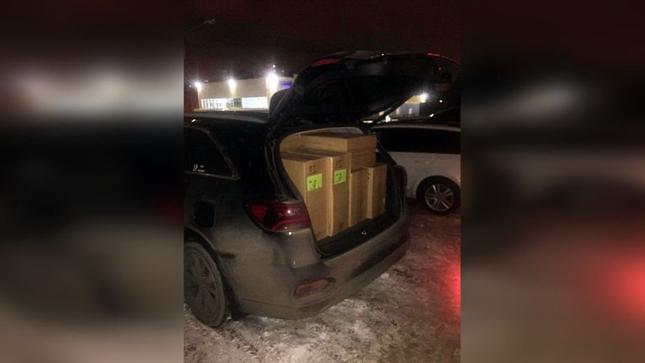 Воронежец хранил 9 тыс пачек контрафактных сигарет в своей машине