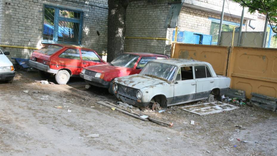 Воронежские власти утвердили порядок утилизации брошенных машин