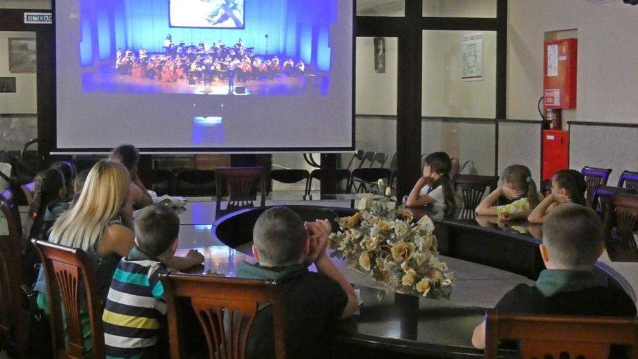 Жителей Боброва пригласили в виртуальный концертный зал послушать «Щелкунчика»