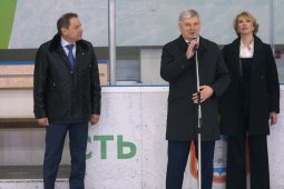 Воронежский губернатор принял участие в открытии масштабного любительского турнира по хоккею