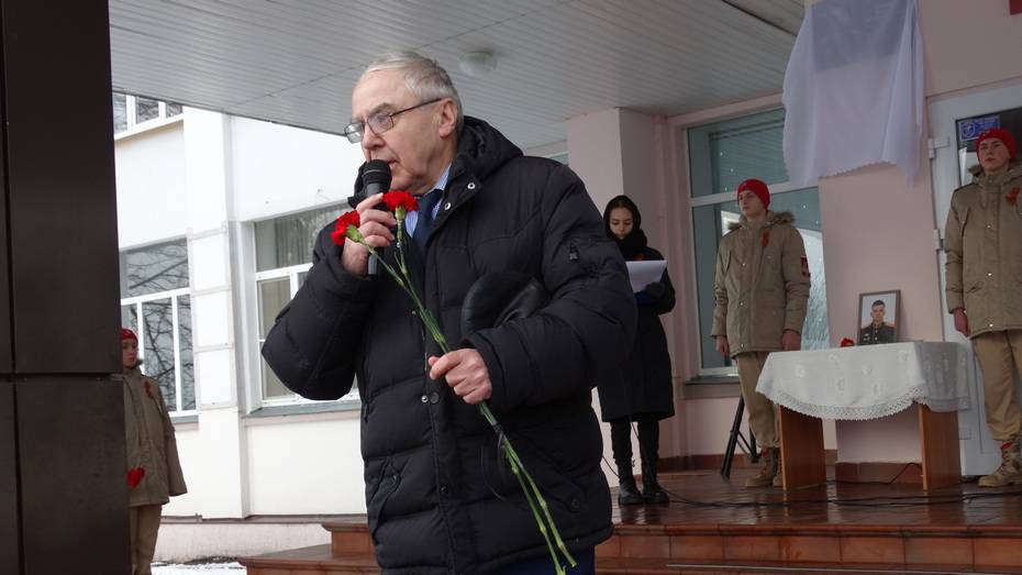Мемориальные доски двум погибшим на Украине землякам открыли в Бобровском районе