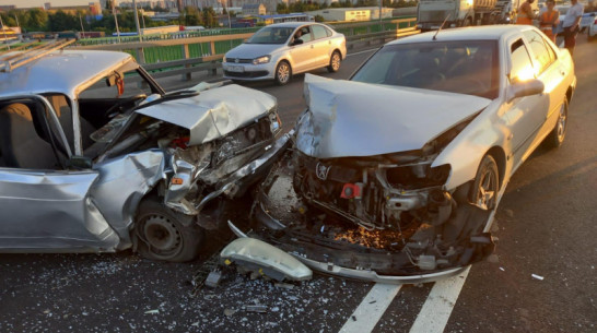 Пожилой водитель погиб после выезда на встречку на воронежской трассе