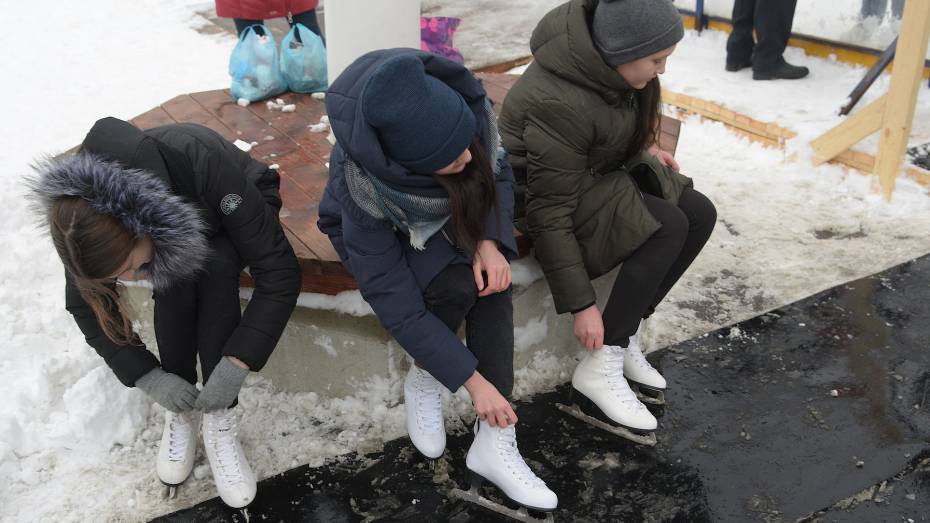 В Рождество в Воронеже начали открывать популярные катки