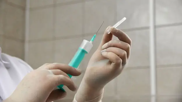 Огромная очередь выстроилась в Воронеже на вакцинацию питомцев от бешенства: видео