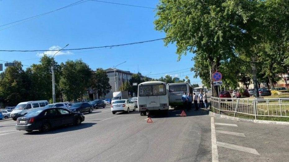 В Воронеже при столкновении маршруток пострадали 3 пассажира