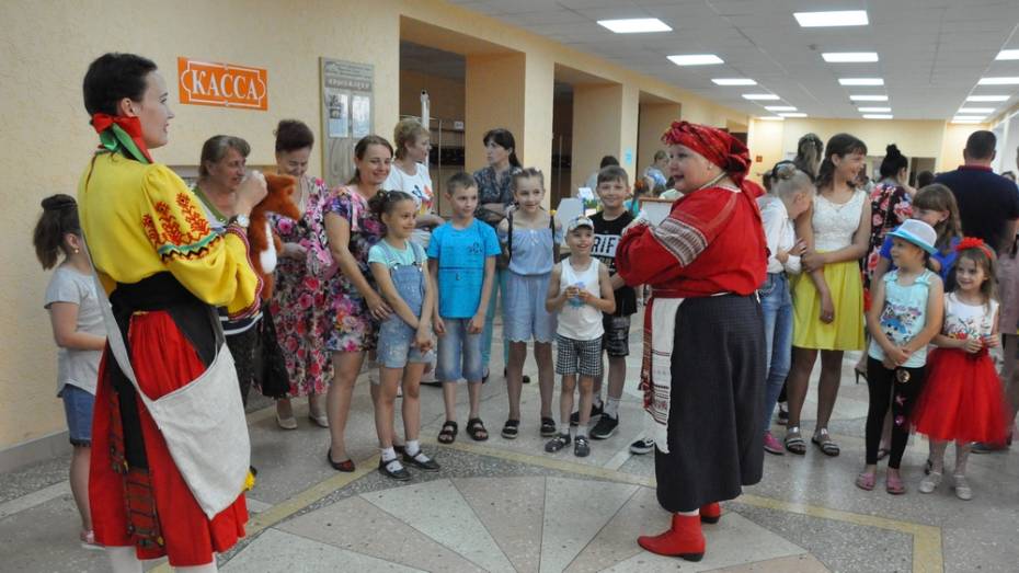 В Репьевке впервые пройдет межрайонный фестиваль семейного театрального творчества