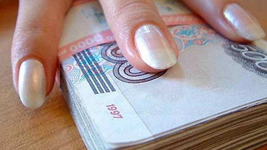 В Богучарском районе сотрудницу страховой компании подозревают в том, что она присвоила деньги клиента