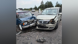 В Нововоронеже столкнулись Renault и «Жигули»: погибла 65-летняя женщина