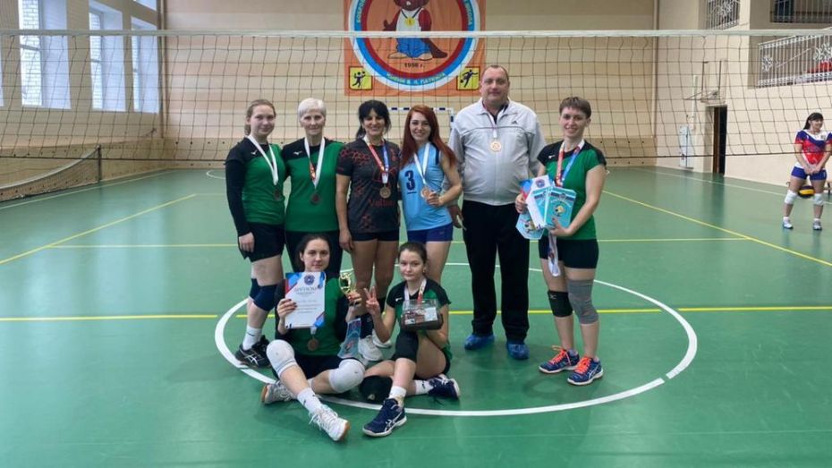 Россошанки вошли в тройку лучших на областном чемпионате по волейболу среди любителей