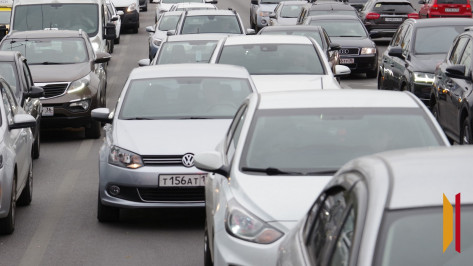 Пробка на выезде из Воронежа сковала 10 км трассы