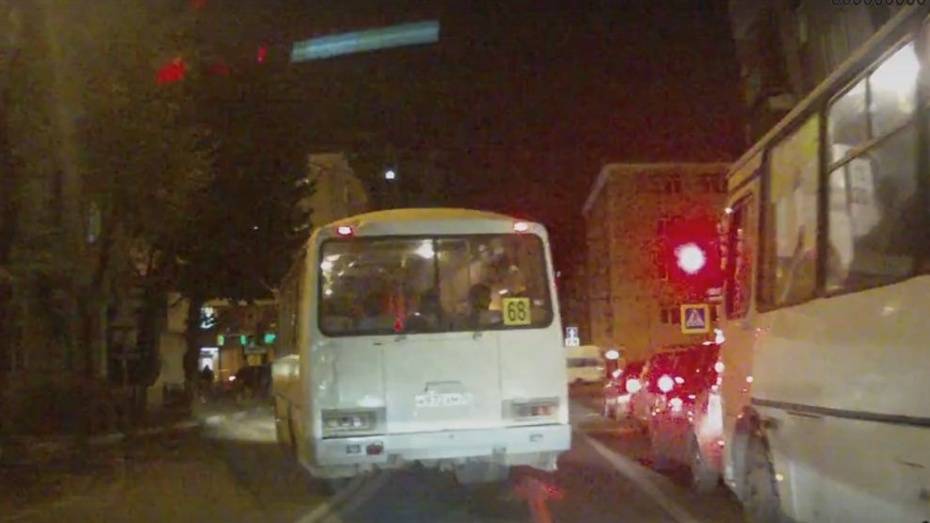 В Воронеже водителя маршрутки оштрафовали за попавшее на видео нарушение
