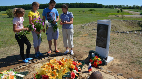 На Осетровском плацдарме  установили памятник неизвестным солдатам