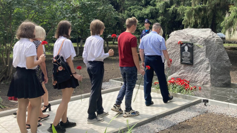 В Воронежской области установили памятный знак погибшему в ходе СВО летчику