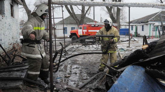 Мужчина и женщина пострадали при пожаре в Воронежской области