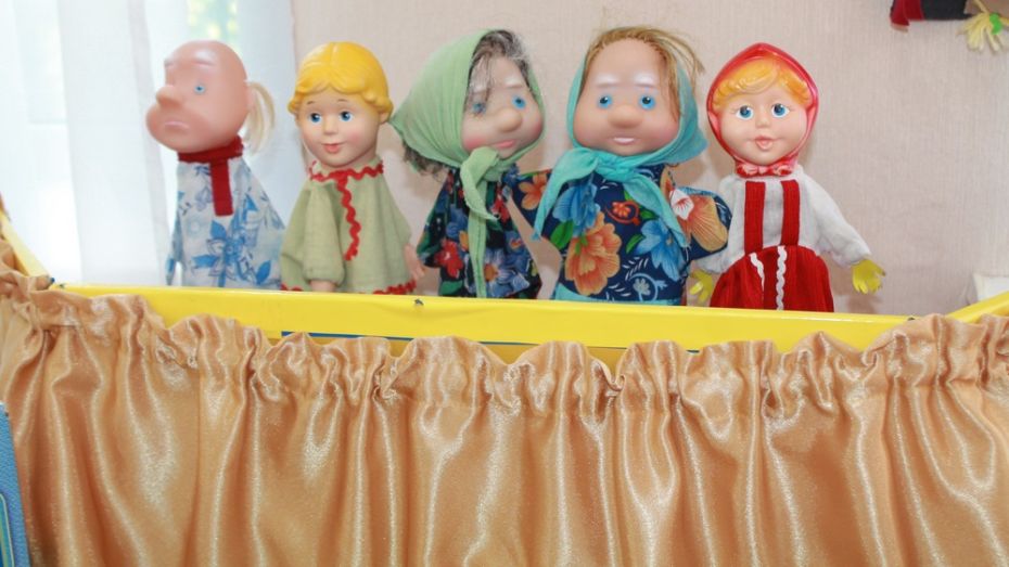 В хохольской сельской школе впервые создали кукольный театр