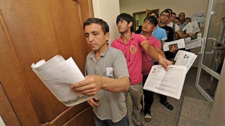 Воронежец за месяц прописал у себя 52 мигрантов 