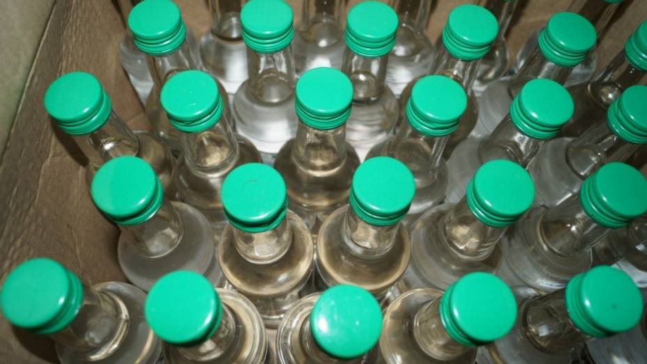Двух жительниц Семилукского района оштрафовали за продажу контрафактной водки
