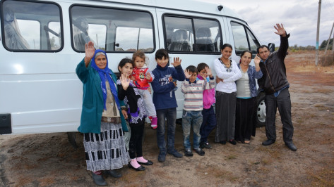 Две семьи из Поворинского района получили микроавтобусы