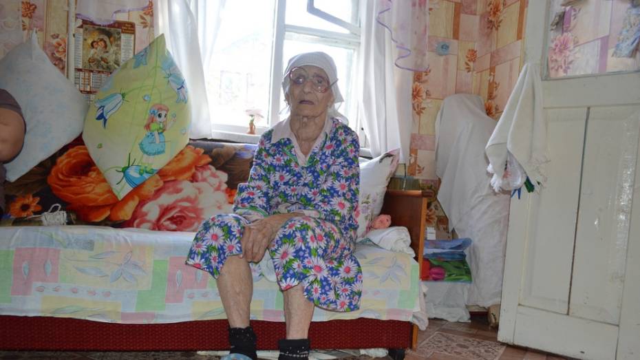 Старейшую жительницу новоусманского села наградили «За заслуги перед районом»
