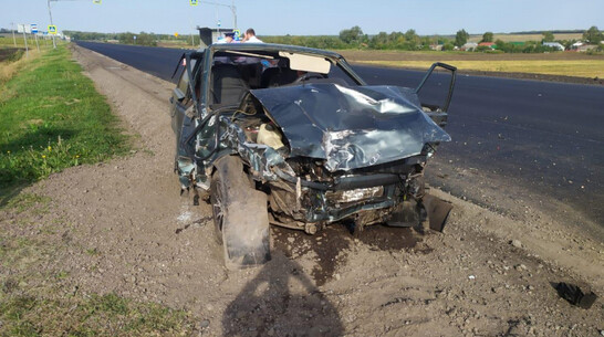Нарушивший ПДД водитель погиб в аварии на трассе в Воронежской области