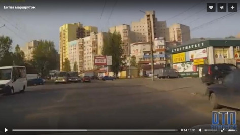 Гонки маршруток в Воронеже попали на видео