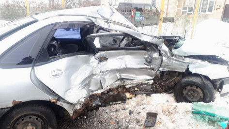 Водитель Renault погиб при встречном столкновении с «Жигулями» в Воронежской области