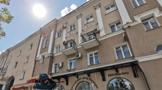 К восстановлению рухнувшего карниза дома в центре Воронежа приступят на этой неделе