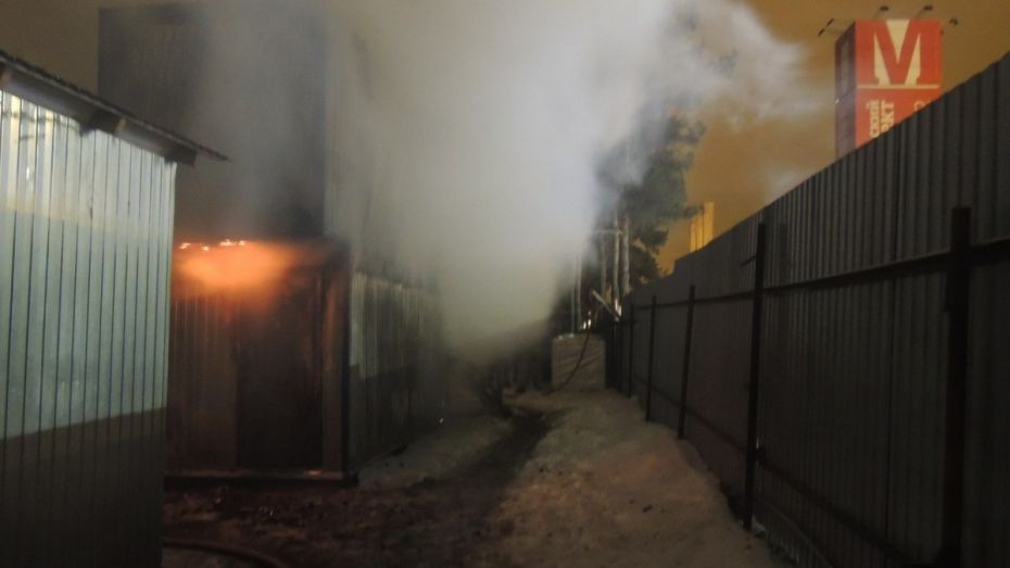 Пожарные ликвидировали возгорание рядом с рынком «Воронежский»