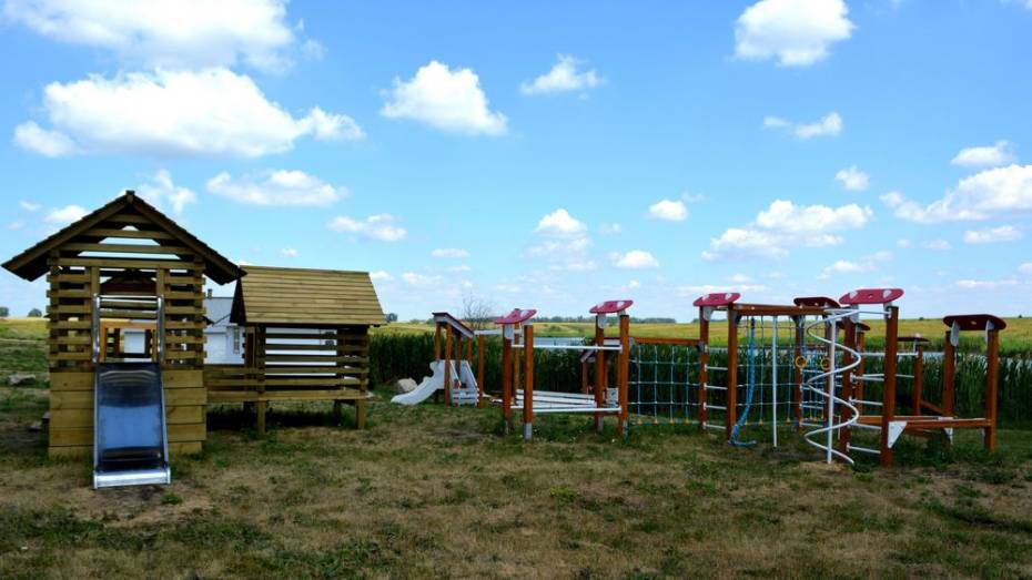 В воробьевском поселке Высокое сделали детскую площадку
