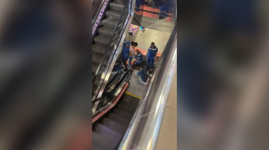 В ТЦ «Воронежский» женщина разбила голову, упав с эскалатора