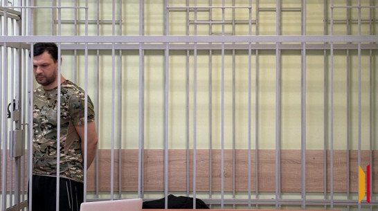 «Уверял, что квартира ему не нужна»: в Воронеже возобновили суд над «черным кредитором» Дмитрием Наумовским