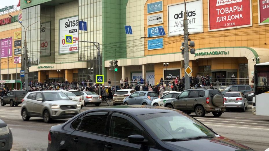 Еще один торговый центр в Воронеже эвакуировали после сообщения о минировании