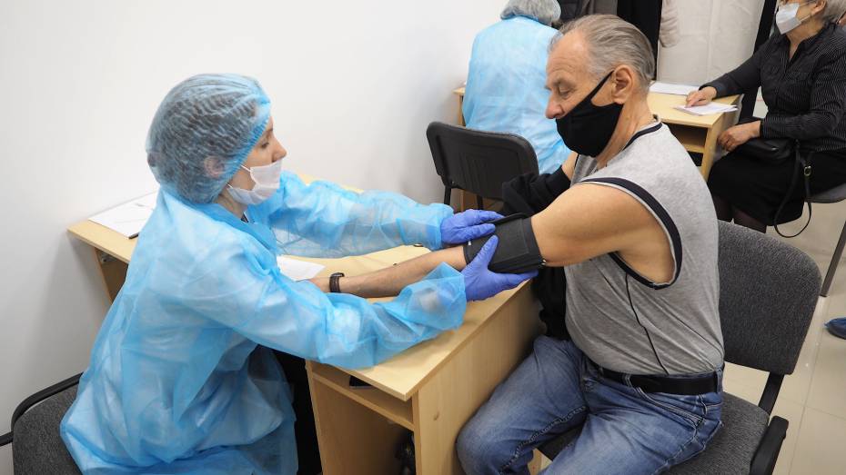 Число привитых от коронавируса воронежцев превысило 400 тыс