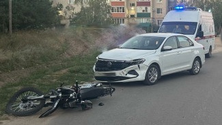 В Воронежской области мотоциклист врезался в Volkswagen и попал в больницу