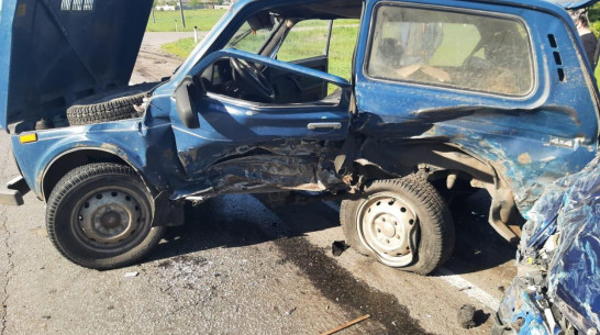 Шесть человек пострадали при столкновении автомобилей на трассе в Воронежской области