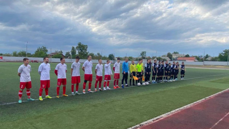 Россошанцы победили всухую подгоренцев и сыграли вничью с павловскими футболистами