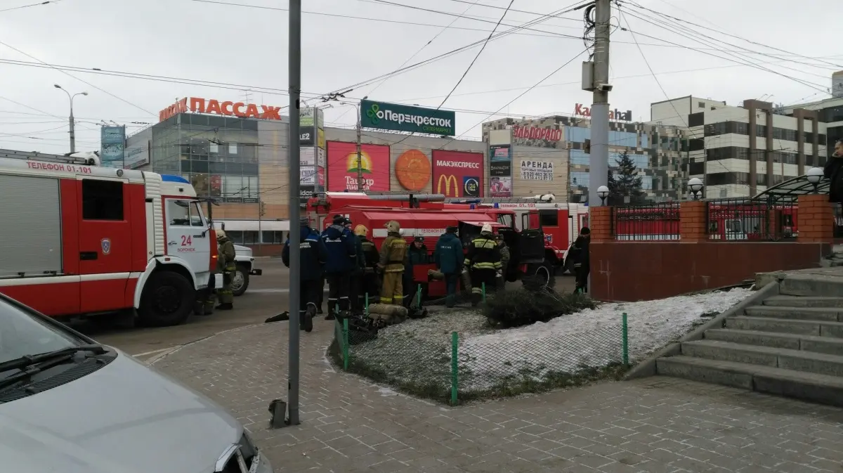 В Воронеже у Цирка загорелся рынок