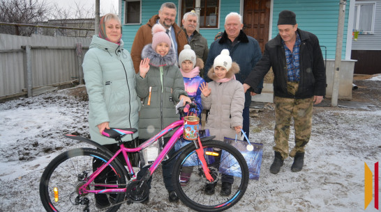 Новогоднее желание богучарской школьницы исполнил министр промышленности и транспорта Воронежской области